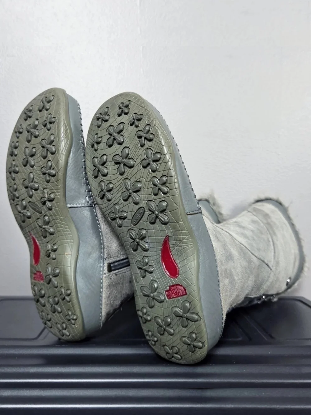 The North Face Janey Tall Moccasin Boots Waterproof Grey Suede Fur Women's 6.5